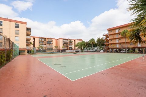 Copropriété à vendre à Hialeah, Floride: 2 chambres, 92.72 m2 № 2026197 - photo 12
