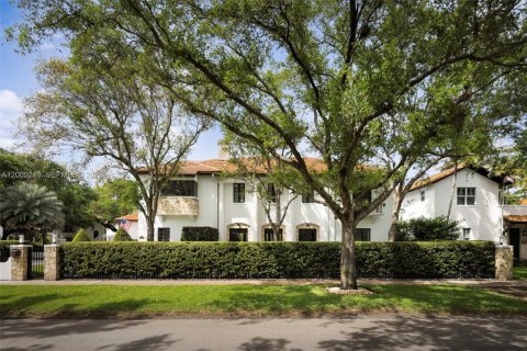 Villa ou maison à vendre à Coral Gables, Floride: 5 chambres, 472.32 m2 № 2065225 - photo 2