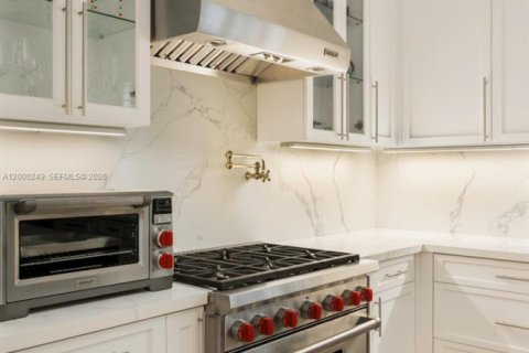 Villa ou maison à vendre à Coral Gables, Floride: 5 chambres, 472.32 m2 № 2065225 - photo 17