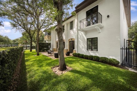 Villa ou maison à vendre à Coral Gables, Floride: 5 chambres, 472.32 m2 № 2065225 - photo 3