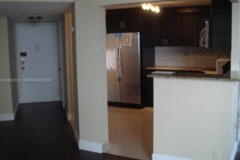 Condominio en alquiler en Aventura, Florida, 1 dormitorio, 81.1 m2 № 2170311 - foto 2