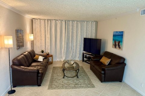 Condo in Hollywood, Florida, 1 bedroom № 2083607 - photo 9
