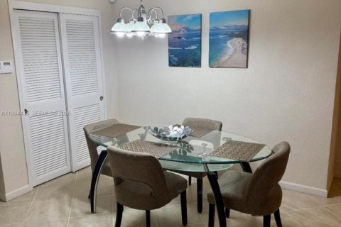 Condo in Hollywood, Florida, 1 bedroom № 2083607 - photo 7