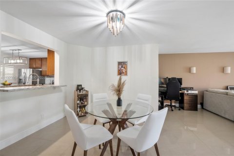 Copropriété à vendre à Coconut Creek, Floride: 1 chambre, 107.4 m2 № 2042196 - photo 11