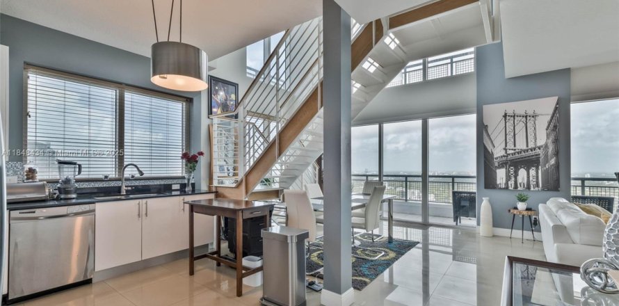 Condo in Miami, Florida, 2 bedrooms  № 1848965