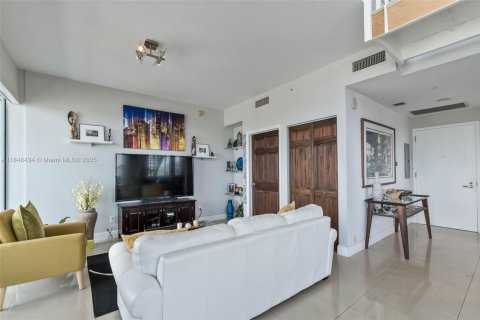 Condo in Miami, Florida, 2 bedrooms  № 1848965 - photo 6