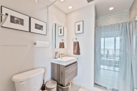 Condo in Miami, Florida, 2 bedrooms  № 1848965 - photo 9