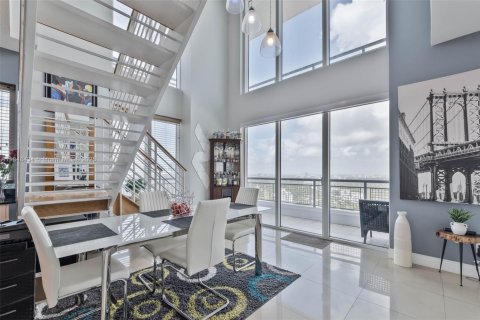 Condo in Miami, Florida, 2 bedrooms  № 1848965 - photo 4