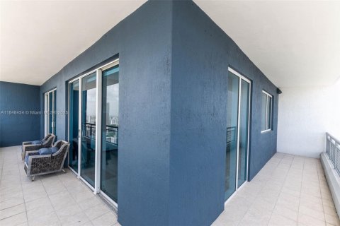 Condo in Miami, Florida, 2 bedrooms  № 1848965 - photo 20