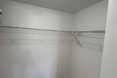 Condominio en venta en Lauderhill, Florida, 3 dormitorios, 126.35 m2 № 1980061 - foto 17