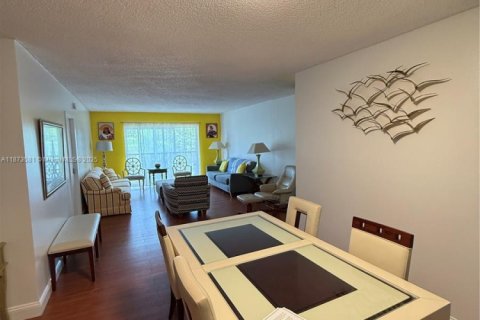 Condominio en venta en Lauderhill, Florida, 3 dormitorios, 126.35 m2 № 1980061 - foto 6