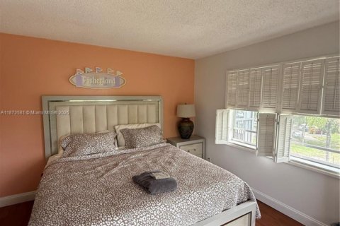 Condominio en venta en Lauderhill, Florida, 3 dormitorios, 126.35 m2 № 1980061 - foto 10