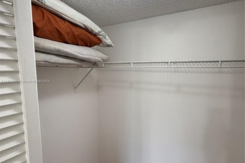 Condominio en venta en Lauderhill, Florida, 3 dormitorios, 126.35 m2 № 1980061 - foto 19