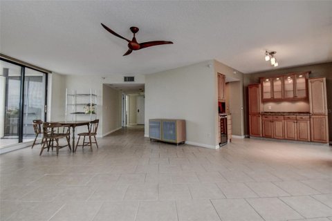 Condominio en venta en Gulfport, Florida, 2 dormitorios, 137.12 m2 № 1844544 - foto 3
