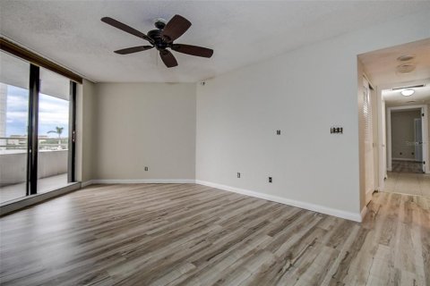Condominio en venta en Gulfport, Florida, 2 dormitorios, 137.12 m2 № 1844544 - foto 21