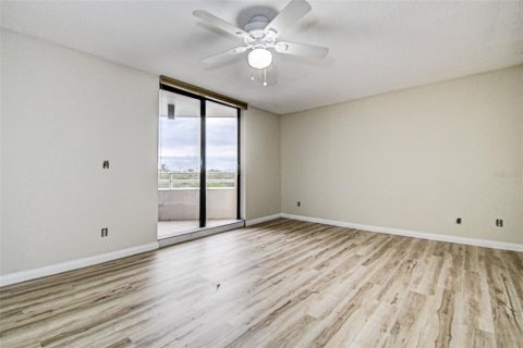 Condominio en venta en Gulfport, Florida, 2 dormitorios, 137.12 m2 № 1844544 - foto 12
