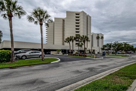 Condominio en venta en Gulfport, Florida, 2 dormitorios, 137.12 m2 № 1844544 - foto 1