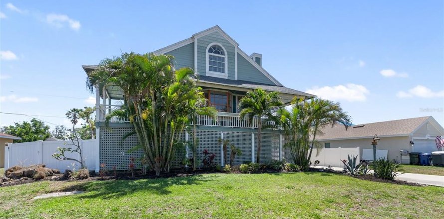 House in Venice, Florida 4 bedrooms, 221.39 sq.m. № 1858209
