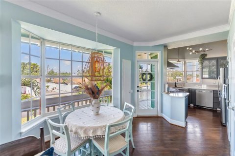 House in Venice, Florida 4 bedrooms, 221.39 sq.m. № 1858209 - photo 13