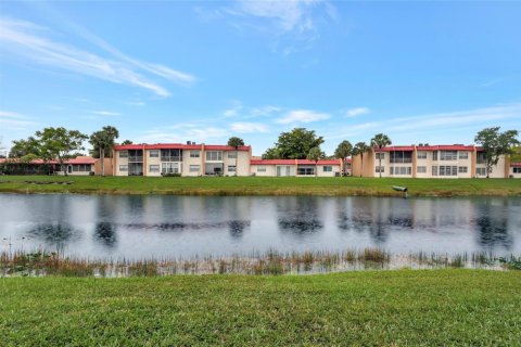 Condominio en venta en West Palm Beach, Florida, 2 dormitorios, 111.2 m2 № 1116753 - foto 1