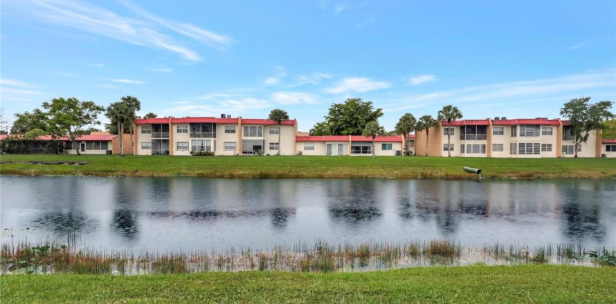 Condominio en West Palm Beach, Florida, 2 dormitorios  № 1116753