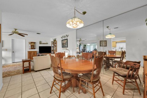 Condo in St. Lucie, Florida, 2 bedrooms № 2177163 - photo 3