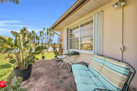 Condo in St. Lucie, Florida, 2 bedrooms № 2177163 - photo 8