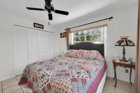 Condo in St. Lucie, Florida, 2 bedrooms № 2177163 - photo 25