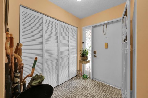 Condo in St. Lucie, Florida, 2 bedrooms № 2177163 - photo 2