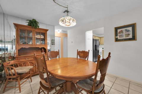 Condo in St. Lucie, Florida, 2 bedrooms № 2177163 - photo 12