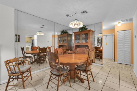 Condo in St. Lucie, Florida, 2 bedrooms № 2177163 - photo 18
