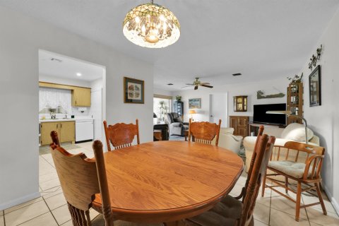 Condo in St. Lucie, Florida, 2 bedrooms № 2177163 - photo 19