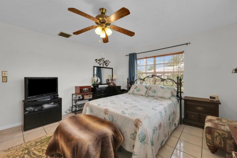 Condo in St. Lucie, Florida, 2 bedrooms № 2177163 - photo 13