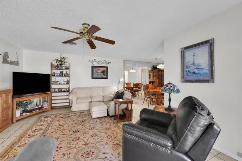 Condo in St. Lucie, Florida, 2 bedrooms № 2177163 - photo 17