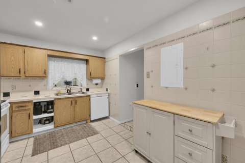 Condo in St. Lucie, Florida, 2 bedrooms № 2177163 - photo 6