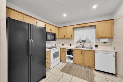 Condo in St. Lucie, Florida, 2 bedrooms № 2177163 - photo 5