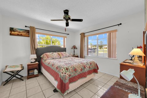 Condo in St. Lucie, Florida, 2 bedrooms № 2177163 - photo 22