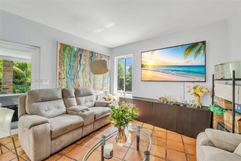 Villa ou maison à vendre à Miami, Floride: 4 chambres, 151.43 m2 № 2428101 - photo 16