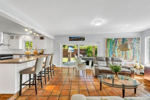 Villa ou maison à vendre à Miami, Floride: 4 chambres, 151.43 m2 № 2428101 - photo 13