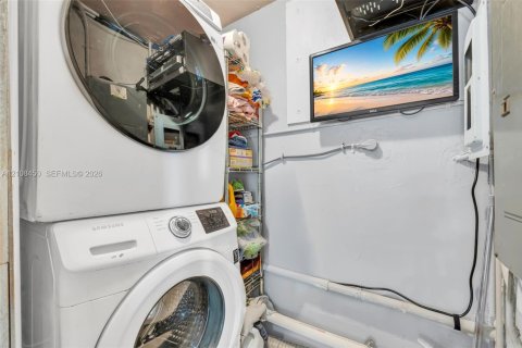 Villa ou maison à vendre à Miami, Floride: 4 chambres, 151.43 m2 № 2428101 - photo 27