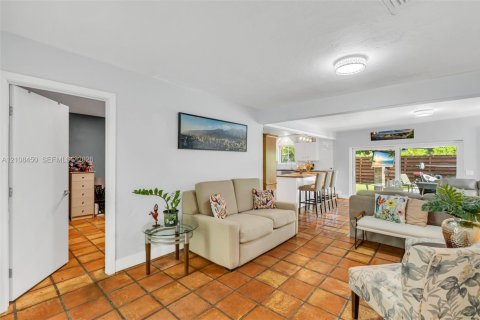 Villa ou maison à vendre à Miami, Floride: 4 chambres, 151.43 m2 № 2428101 - photo 9