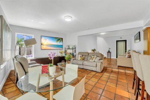 Villa ou maison à vendre à Miami, Floride: 4 chambres, 151.43 m2 № 2428101 - photo 15