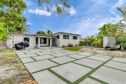Villa ou maison à vendre à Miami, Floride: 4 chambres, 151.43 m2 № 2428101 - photo 2