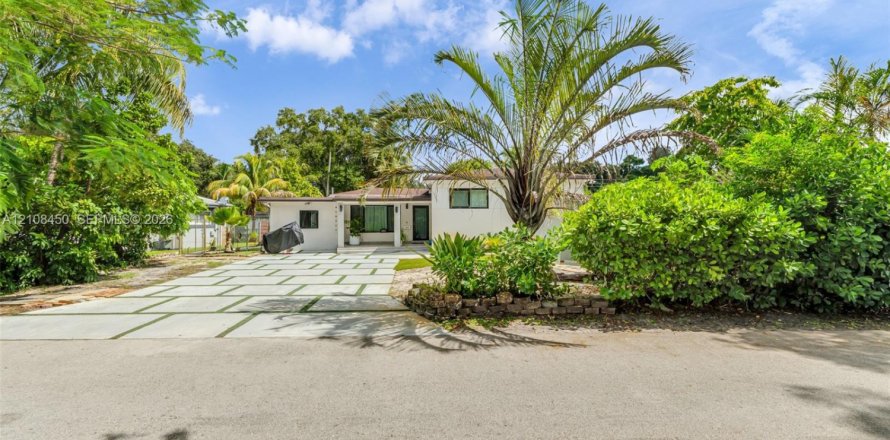 Villa ou maison à Miami, Floride 4 chambres, 151.43 m2 № 2428101