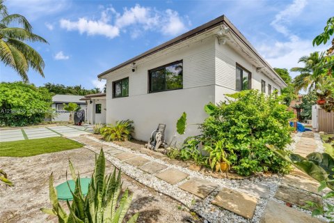 Villa ou maison à vendre à Miami, Floride: 4 chambres, 151.43 m2 № 2428101 - photo 4