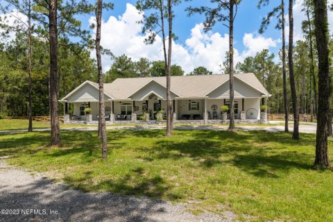 House in Brooksville, Florida 5 bedrooms, 339.37 sq.m. № 768248 - photo 1