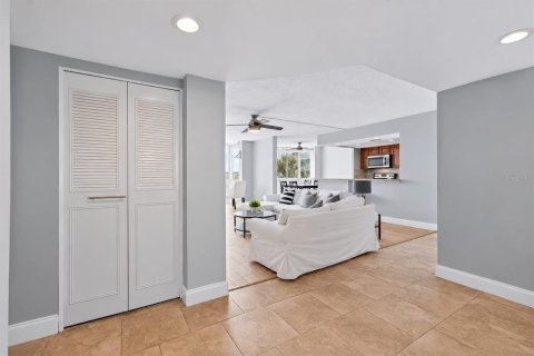 Condo in Clearwater, Florida, 2 bedrooms  № 2380947 - photo 14