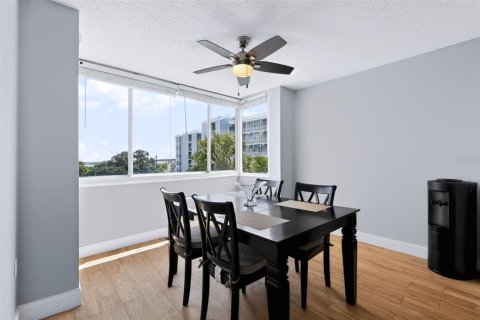 Condo in Clearwater, Florida, 2 bedrooms  № 2380947 - photo 7