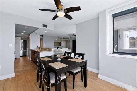 Condo in Clearwater, Florida, 2 bedrooms  № 2380947 - photo 8