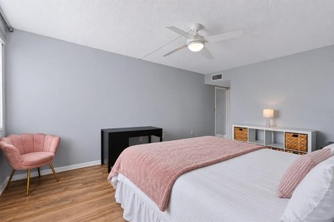 Condo in Clearwater, Florida, 2 bedrooms  № 2380947 - photo 16